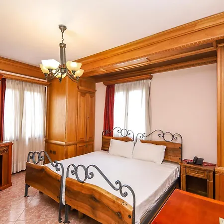 Hotel Brilant Antik Center