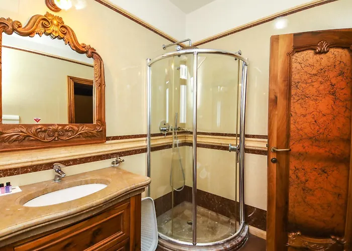 Brilant Antik Center 4* Tirana